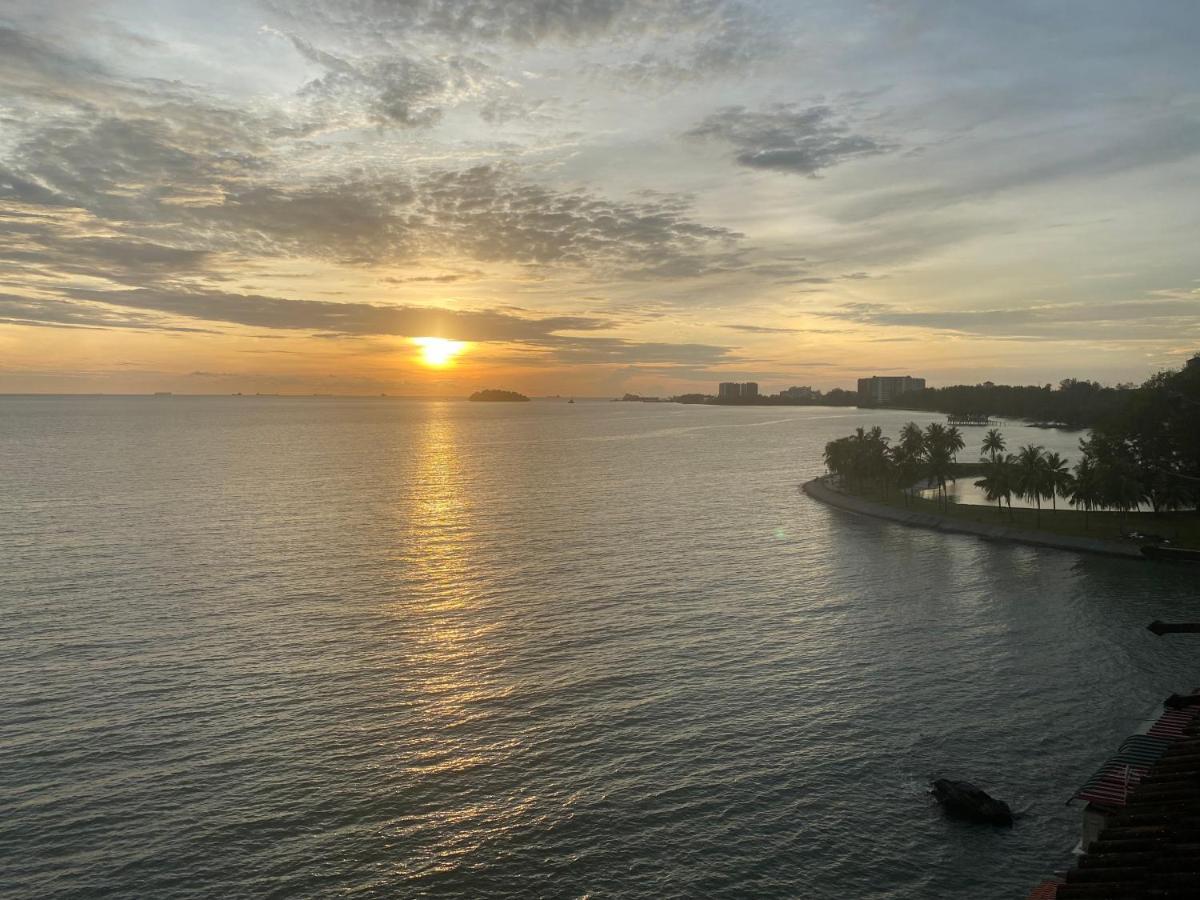 D' Sea View Apartment Петалинг Джая Екстериор снимка