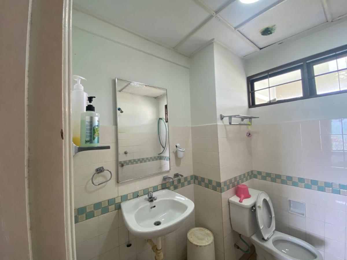 D' Sea View Apartment Петалинг Джая Екстериор снимка