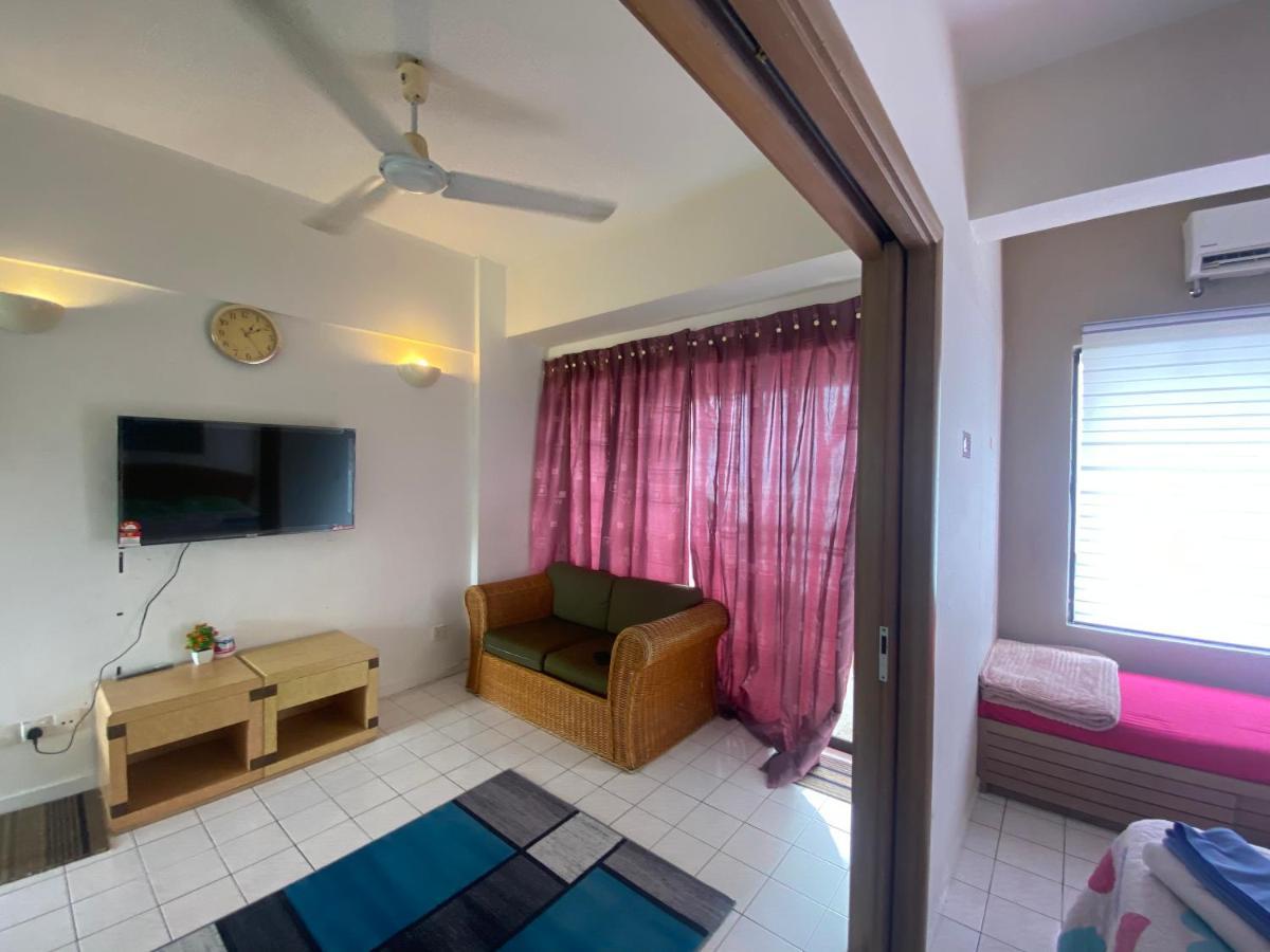 D' Sea View Apartment Петалинг Джая Екстериор снимка
