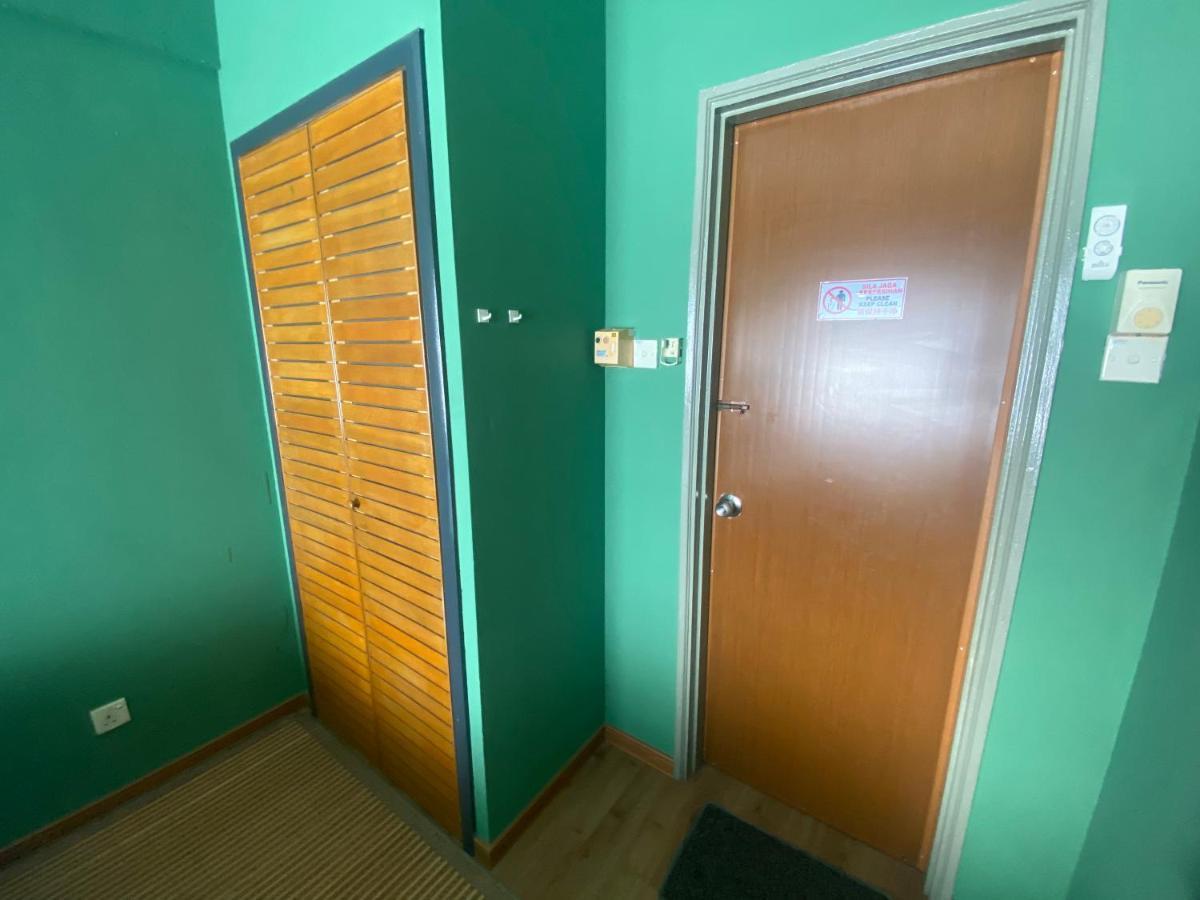 D' Sea View Apartment Петалинг Джая Екстериор снимка